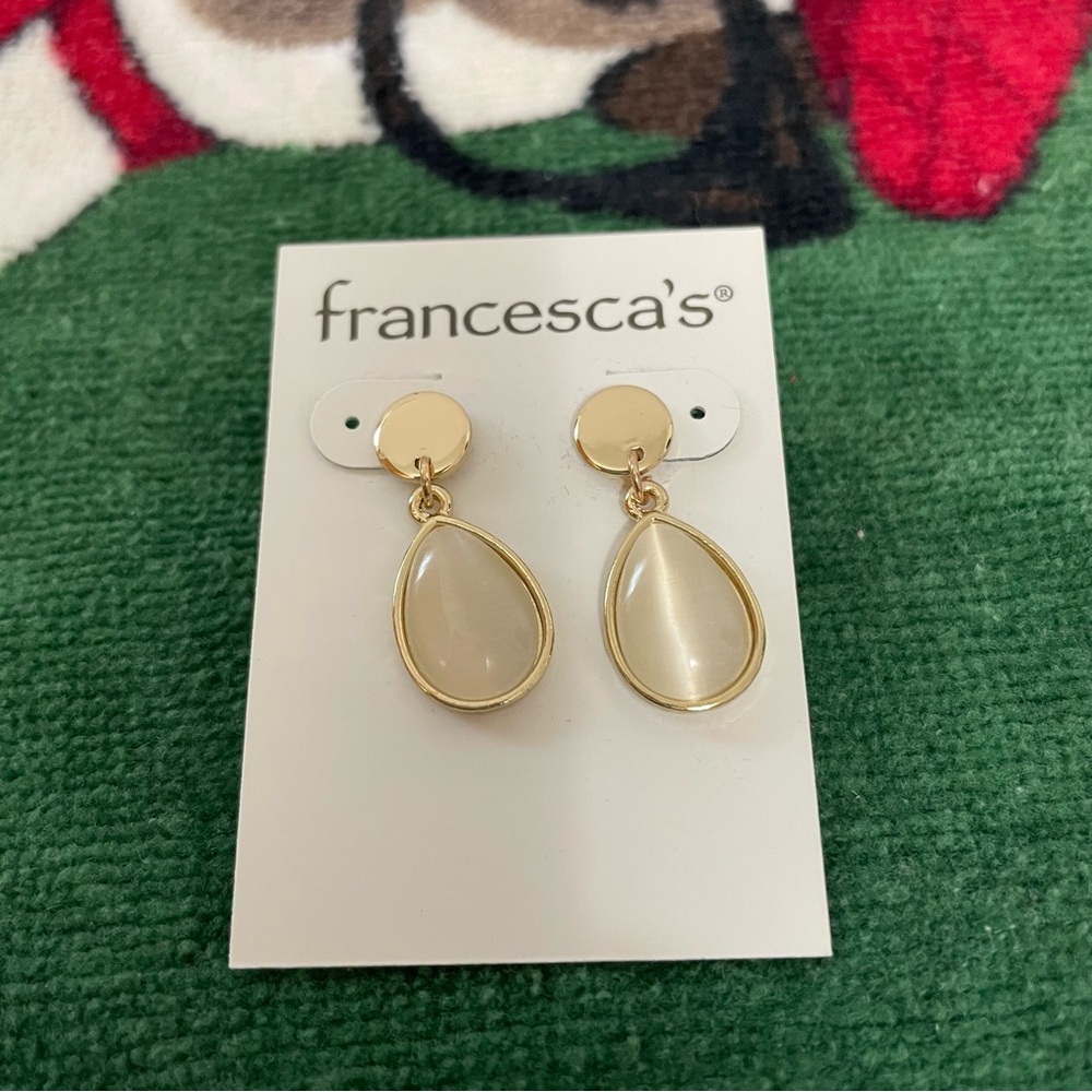 Francesca's Gold Teardrop Earrings with Cream Stones